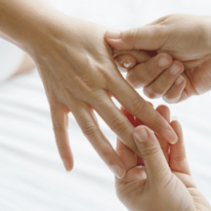 9-massage relaxant mains